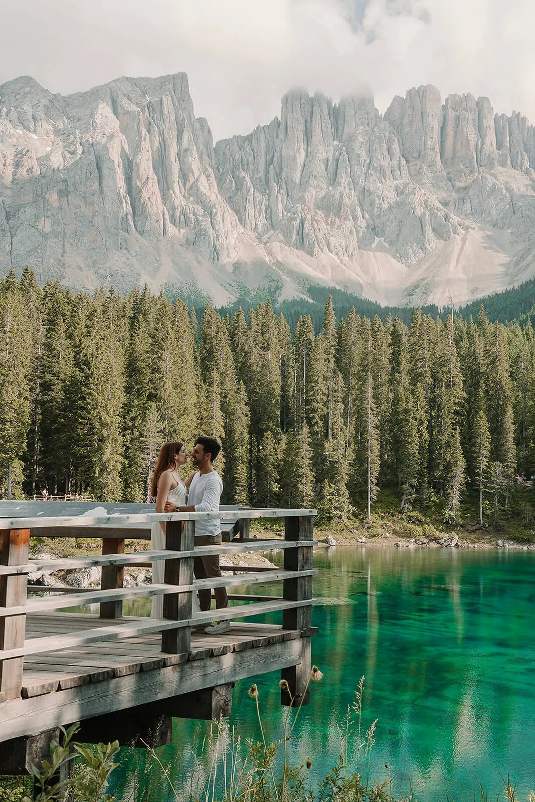 Sesión de Preboda en el Lago di Carezza, Dolomitas | El Velo Blanco. El Velo Blanco I Fotógrafos de Bodas