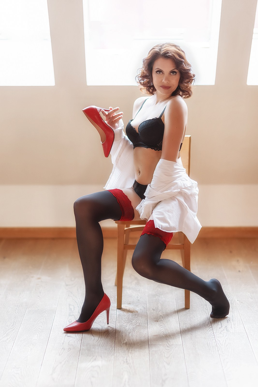 Гламурная фотосессия в стиле бурлеск, образ пинап, игривая поза