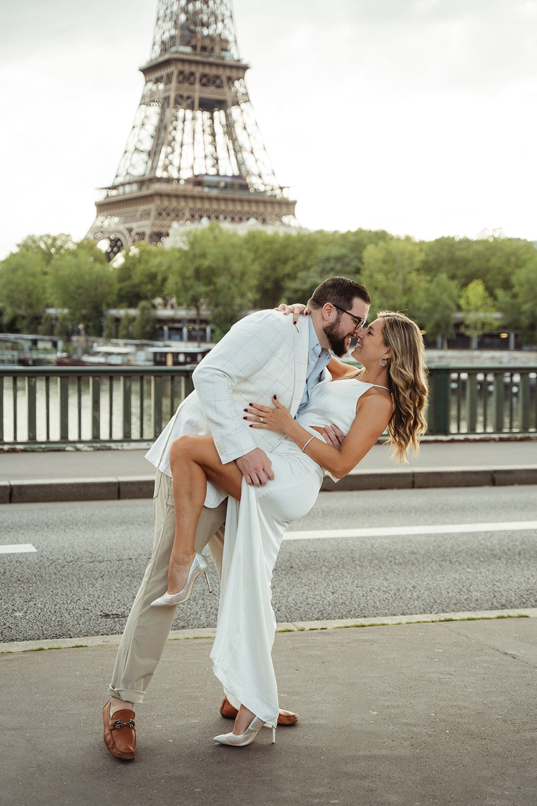 Engagement photo-shoot. Photographer in Paris Yulia Shkadina | Couples, engagement, pre-wedding, individual photo-shoots in Paris at the best locations