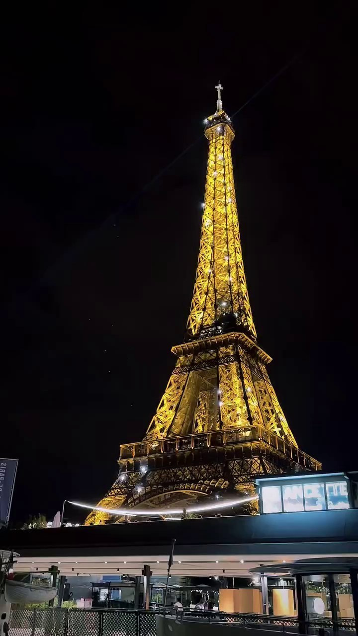 PARIS REELS — CINEMATIC MINI-FILM BY CHOUETTE LOVE. Photographe à Paris