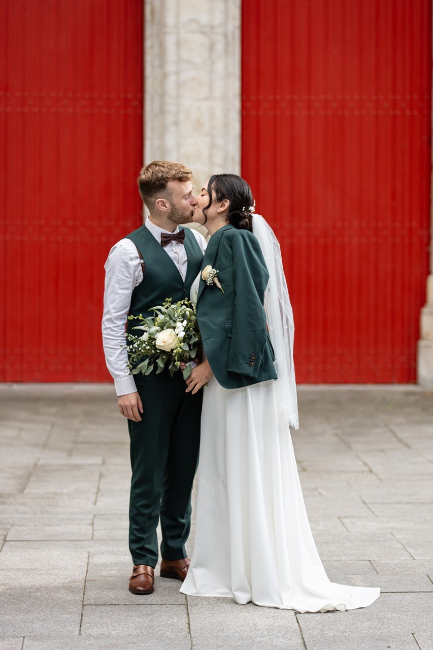 Svatební tým — svatební fotograf a kameraman. Dana Lišková — Empatická fotografka | Introspektivní umělkyně | Neurodivergentní koučka| Zakladatelka Artepy.cz