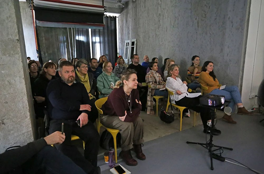 Мастер-класс Сергея Максимишина в Школе Фотографии Романа Рыбалёва. Școala de fotografie lui Roman Ribaliov. Orașul Chișinău, Moldova