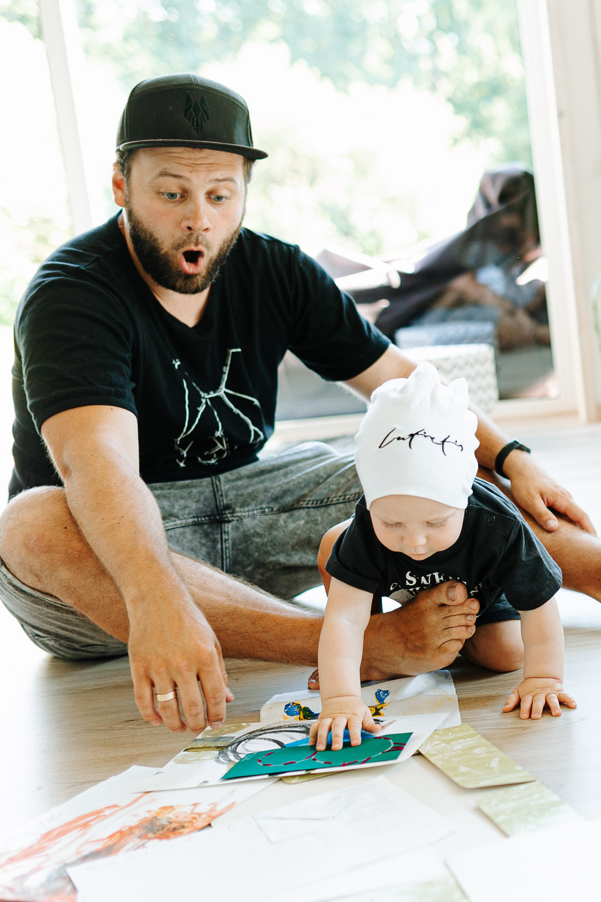 Ģimenes fotosesija savā mājā