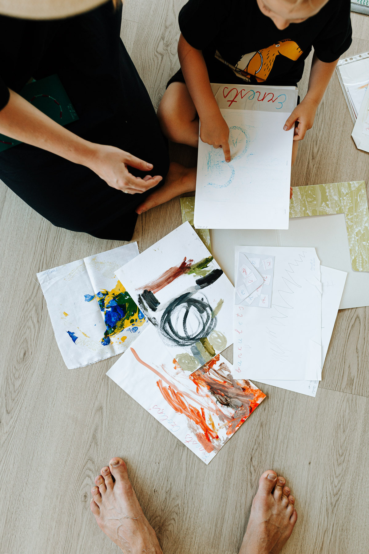 Ģimenes fotosesija savā mājā