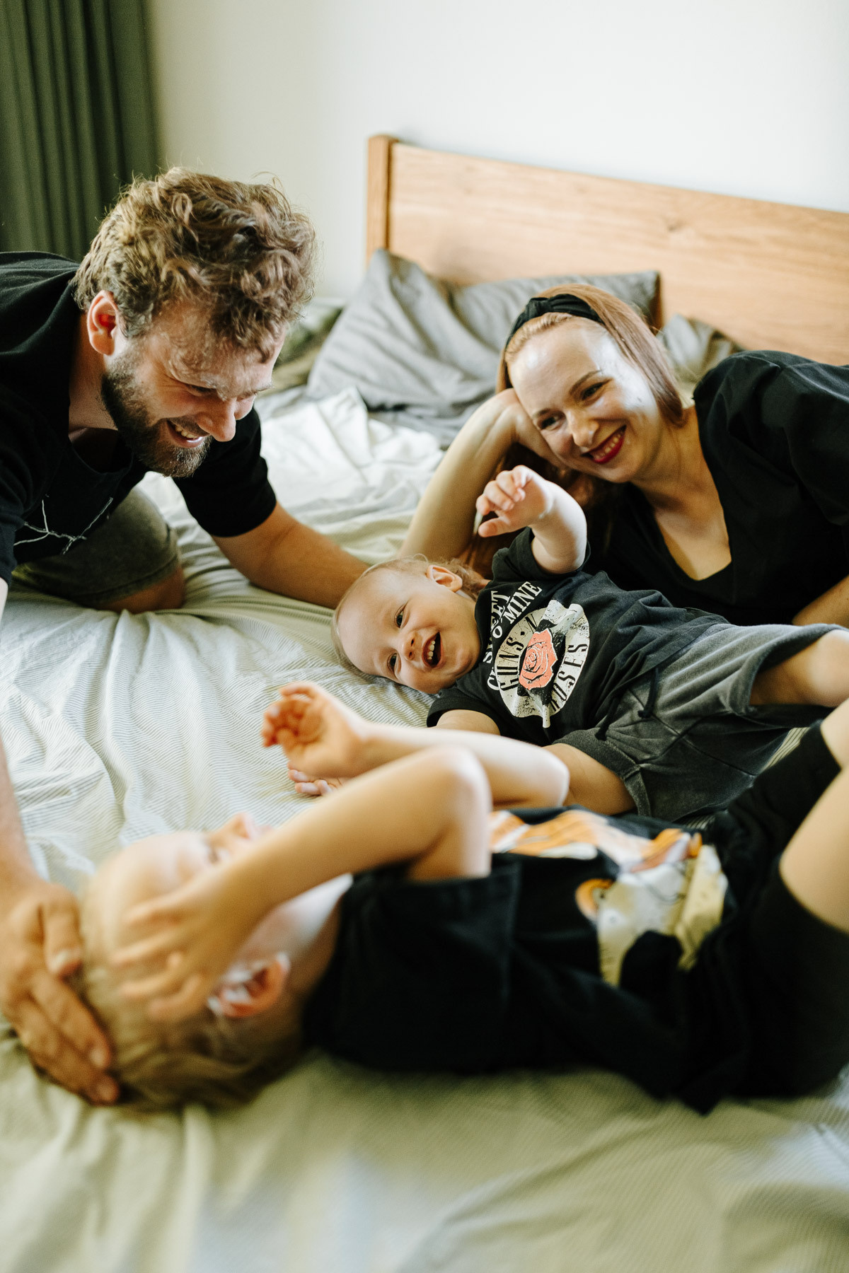 Ģimenes fotosesija savā mājā