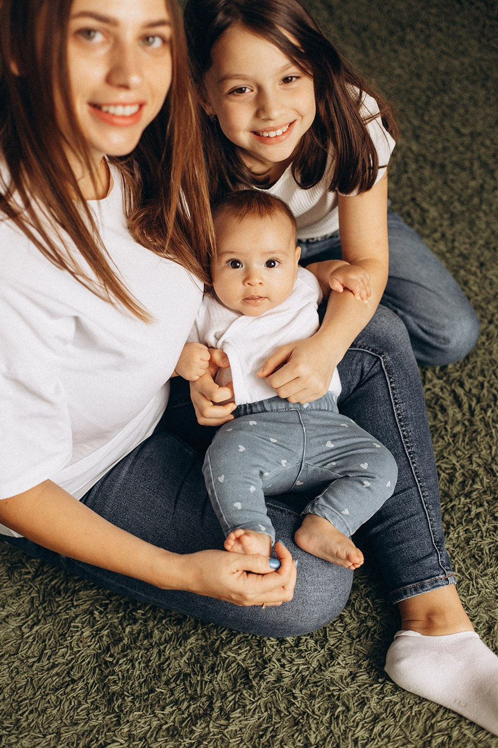 Фотосессия мамы и любимых дочек в домашней атмосфере. Family and Individual Photographer in Vilnius Elena Raduke