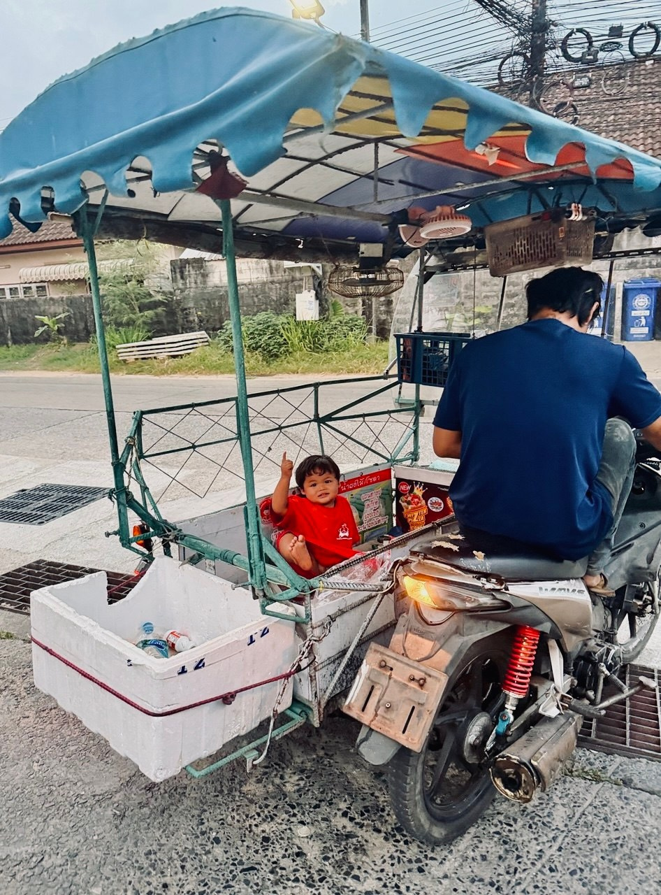 Уличная фотография. Красный_2. Портретный фотограф Алена Новгородцева