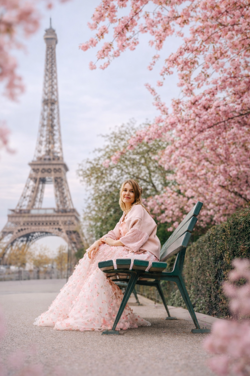 🌸 Cherry Blossoms in Paris: Best Places, Timing & Photoshoot Guide. Photographe à Paris