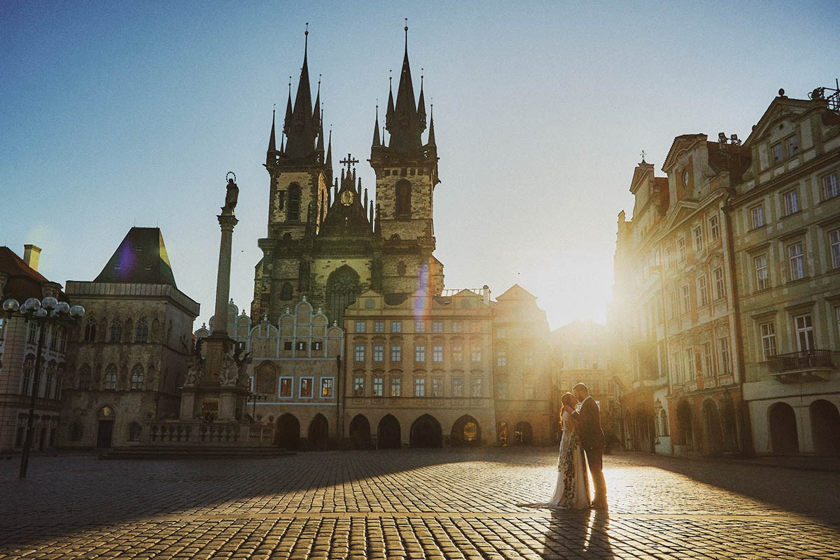 Pre-Dawn Sunrise Engagement Session in Prague
