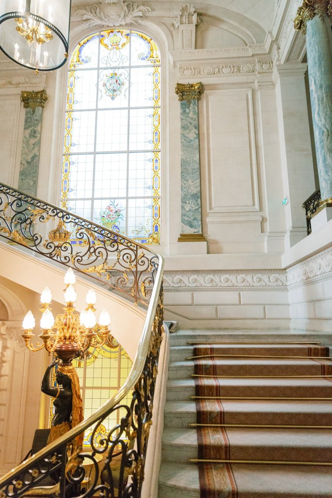 A Luxurious Wedding Photoshoot at Shangri-La Paris. Photographe à Paris