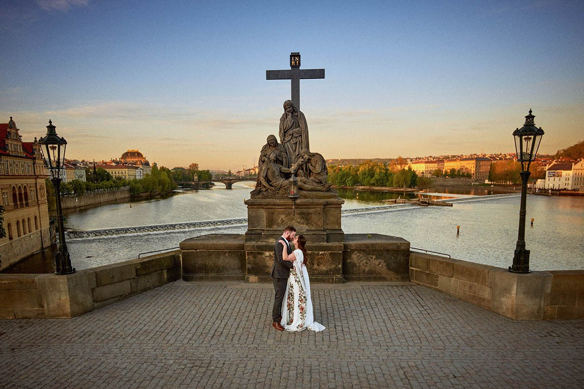 Pre-Dawn Sunrise Engagement Session in Prague