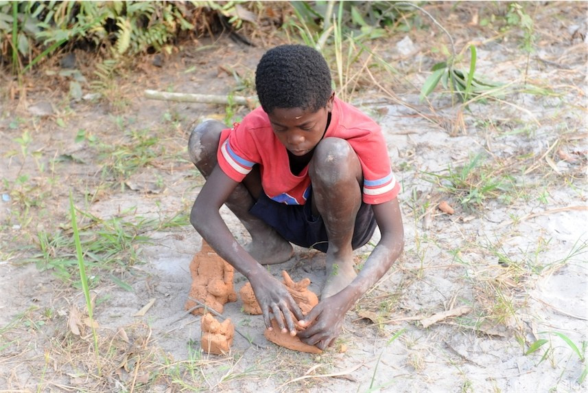 Photos of volunteer work in Congo. Simbahalu