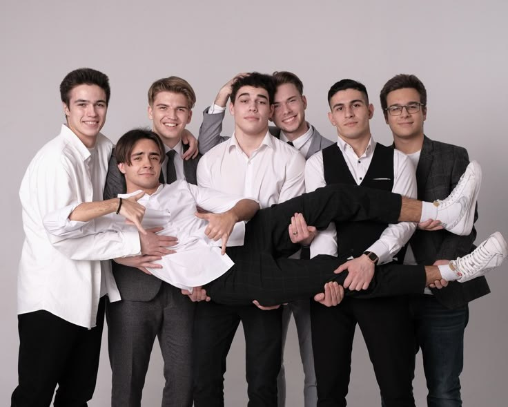 poze grup liceu Moldovaгрупповое фото лицей Молдоваfoto clasă Chișinăuфото класса Кишиневpoze colegi absolvireвыпускной класс фотоalbum grup școlar Moldovaгрупповой альбом Молдоваpoze promoție liceu