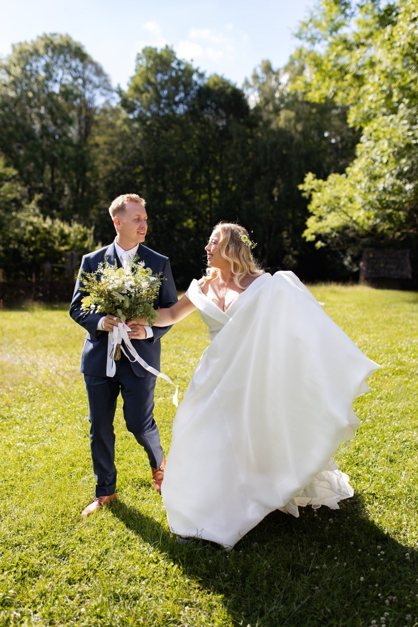 Svatební tým — svatební fotograf a kameraman. Dana Lišková — Empatická fotografka | Introspektivní umělkyně | Neurodivergentní koučka| Zakladatelka Artepy.cz