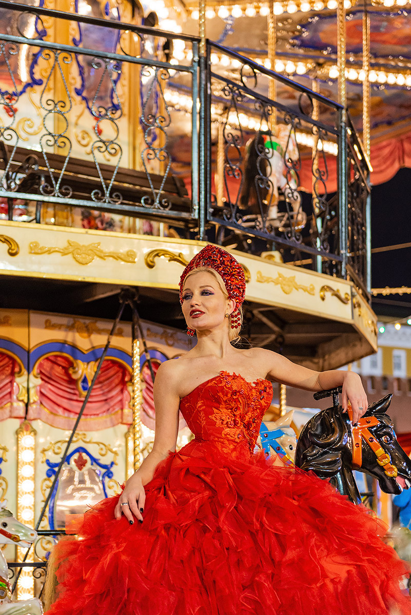 Красивая фотосессия девушки в кокошнике на Красной площади. FOTÓGRAFO MÉXICO QUINTANA ROO