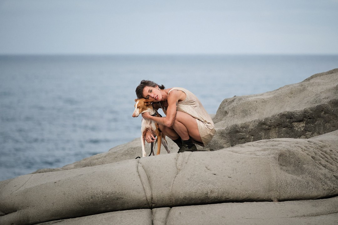 Retratos con Fortaleza: Tres Mujeres, Tres Historias de Superación