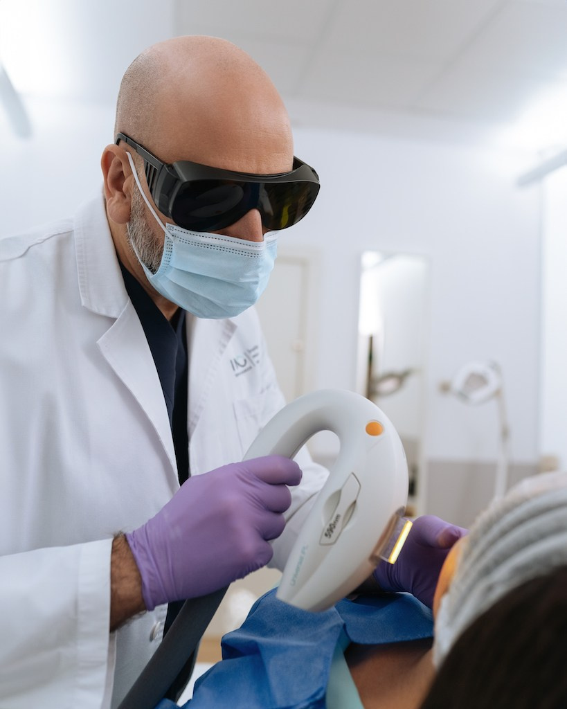 Фотосъёмка для частной клиники в Москве | Портреты врачей и рабочих процессов. Портретный фотограф в Москве — личные и бизнес-задачи | Денис Карелов