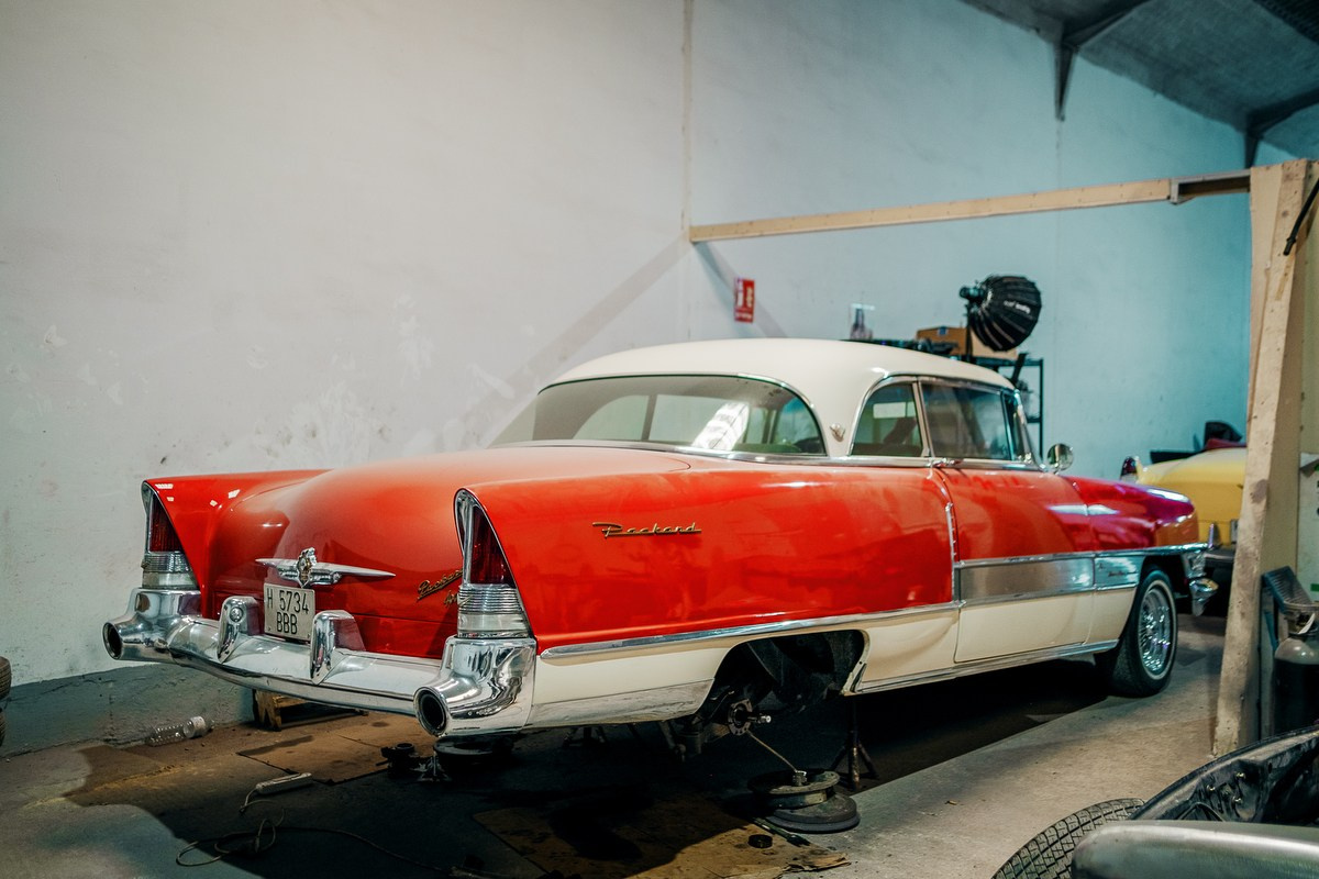 Aquí no se arreglan coches, se resucitan leyendas…