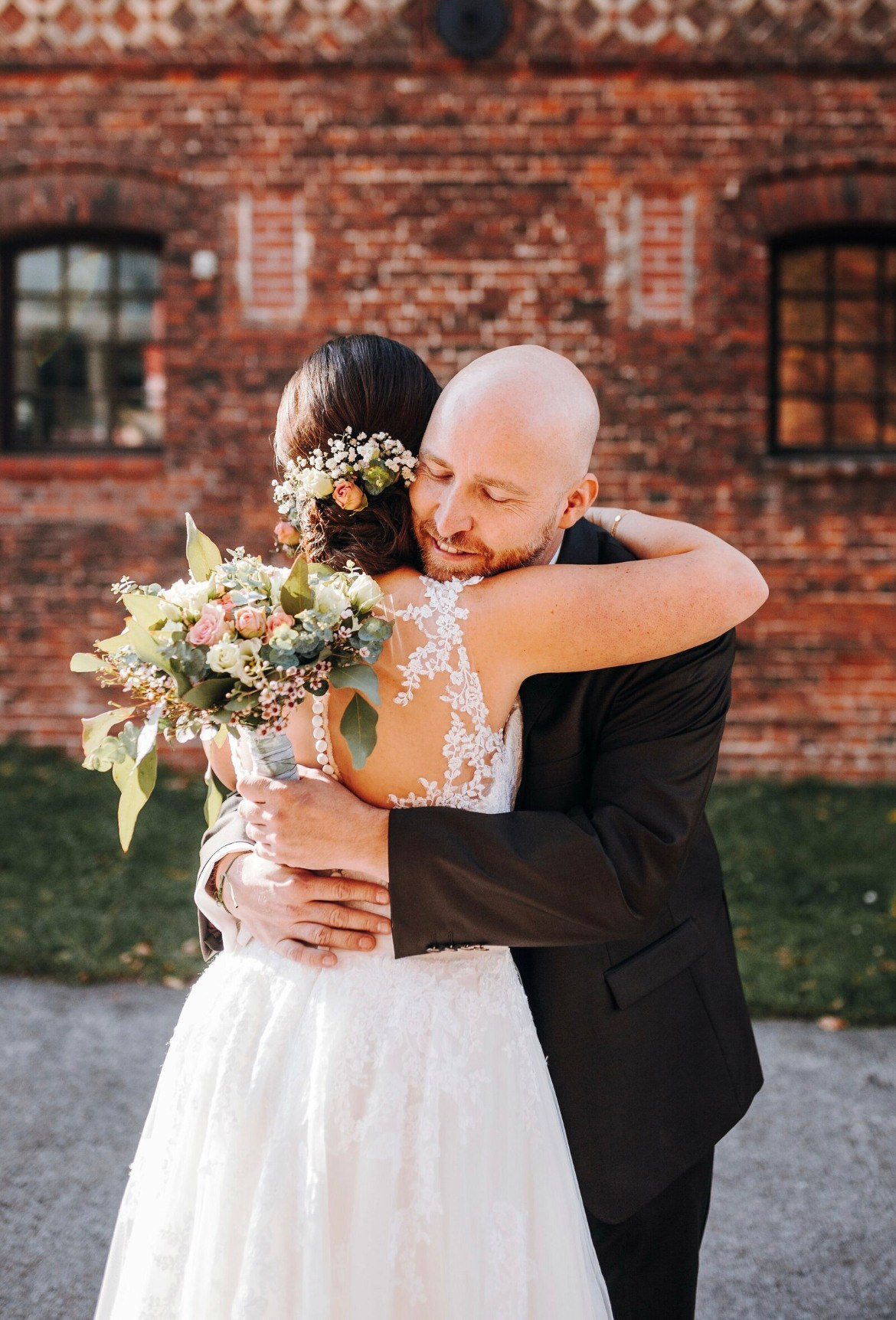 Rustikale Hochzeit mit dem Bulli Bus. Hochzeitsfotografie in Berlin Nataliia Schütze