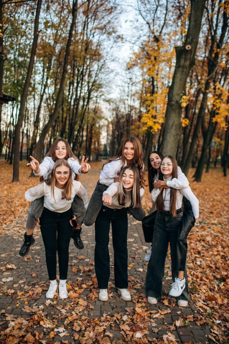 poze grup liceu Moldovaгрупповое фото лицей Молдоваfoto clasă Chișinăuфото класса Кишиневpoze colegi absolvireвыпускной класс фотоalbum grup școlar Moldovaгрупповой альбом Молдоваpoze promoție liceu