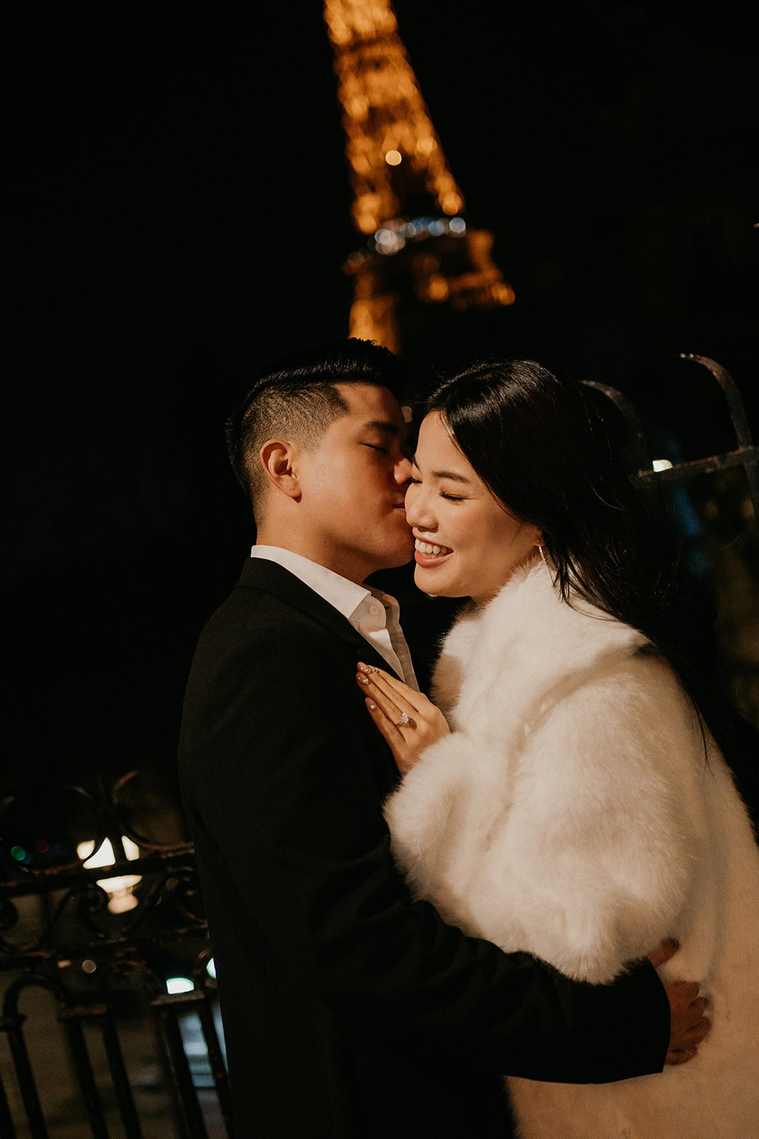 Engagement photo-shoot. Photographer in Paris Yulia Shkadina | Couples, engagement, pre-wedding, individual photo-shoots in Paris at the best locations