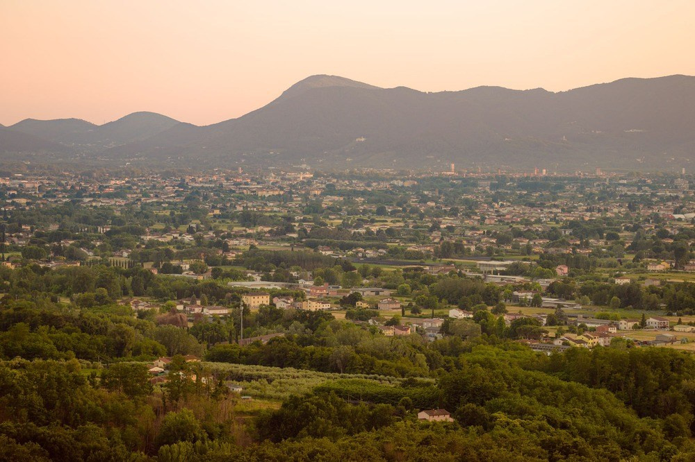 Tuscan hills landscape at golden hour wedding photography