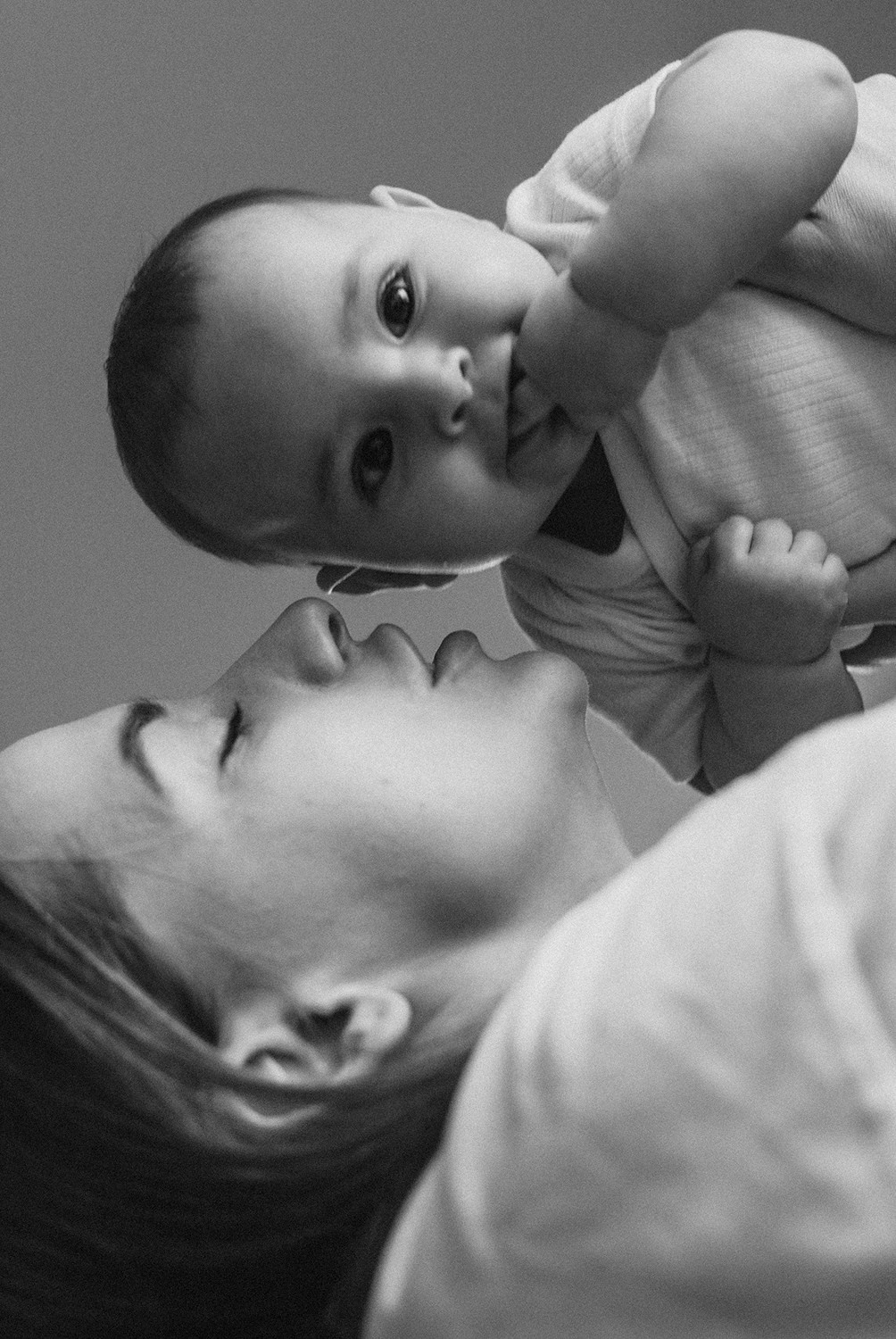 Фотосессия мамы и любимых дочек в домашней атмосфере. Family and Individual Photographer in Vilnius Elena Raduke