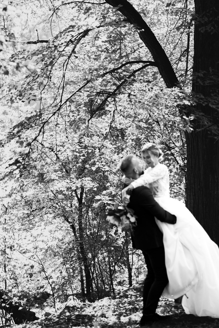 Svatební tým — svatební fotograf a kameraman. Dana Lišková — Empatická fotografka | Introspektivní umělkyně | Neurodivergentní koučka| Zakladatelka Artepy.cz