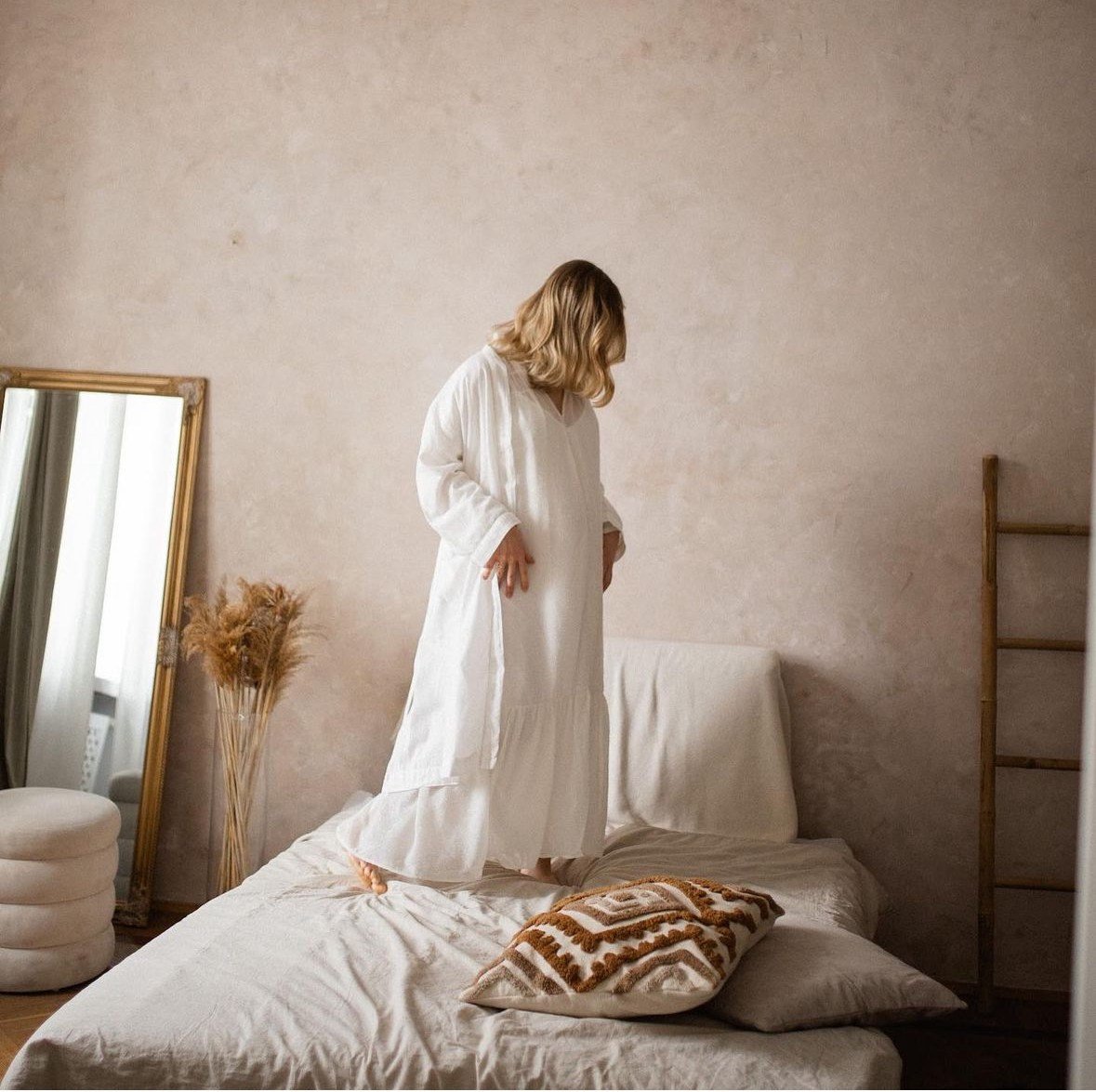 At-Home Maternity Photoshoot Guide | Bay Area Photographer Iryna Rakivnenko. Maternity, newborn photographer in the Bay Area|Iryna Rakivnenko