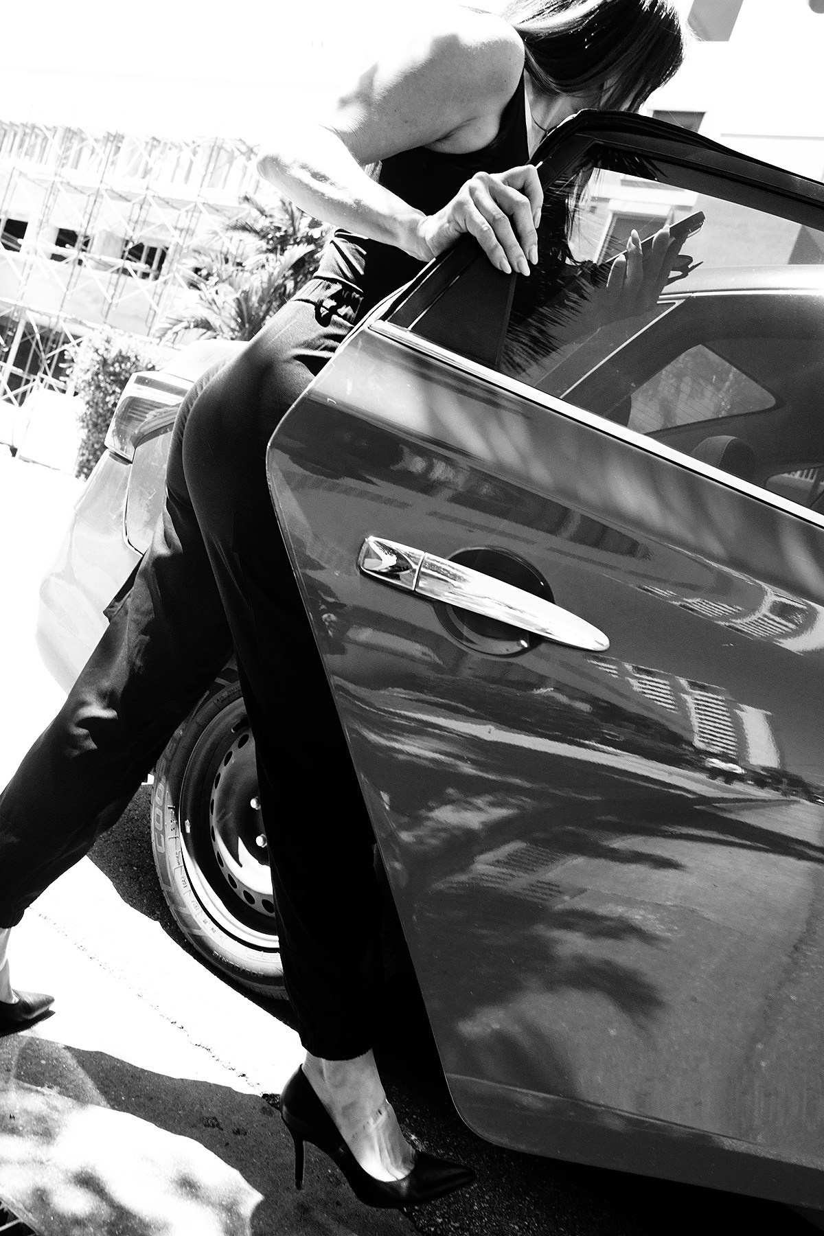 Miami Street Photography — Black & White Vertical Experiment with Light, Contrast & Structure, Breaking NYC Shooting Style. Emin Kuliyev — Award-Winning Wedding Photojournalist NYC & USA | Best Wedding Photographer Known for Candid, Timeless Moments