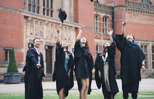 🎓 Togiishapki.bg — Тоги и академични шапки за дипломиране на студенти, ученици и деца