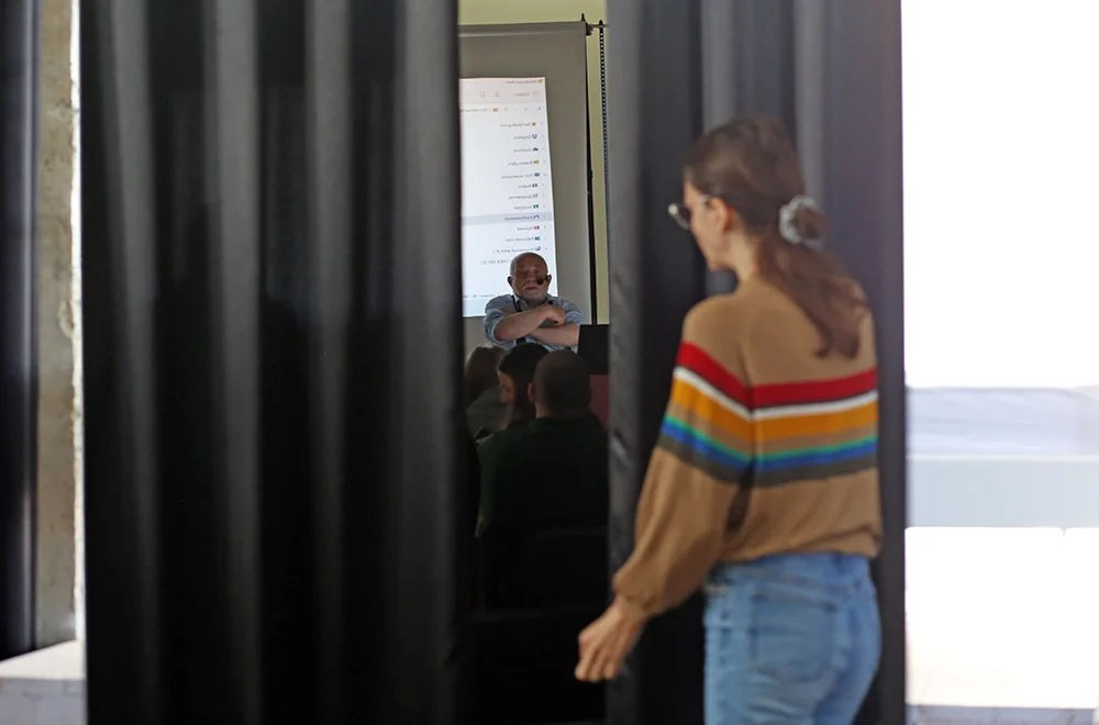 Мастер-класс Сергея Максимишина в Школе Фотографии Романа Рыбалёва. Școala de fotografie lui Roman Ribaliov. Orașul Chișinău, Moldova