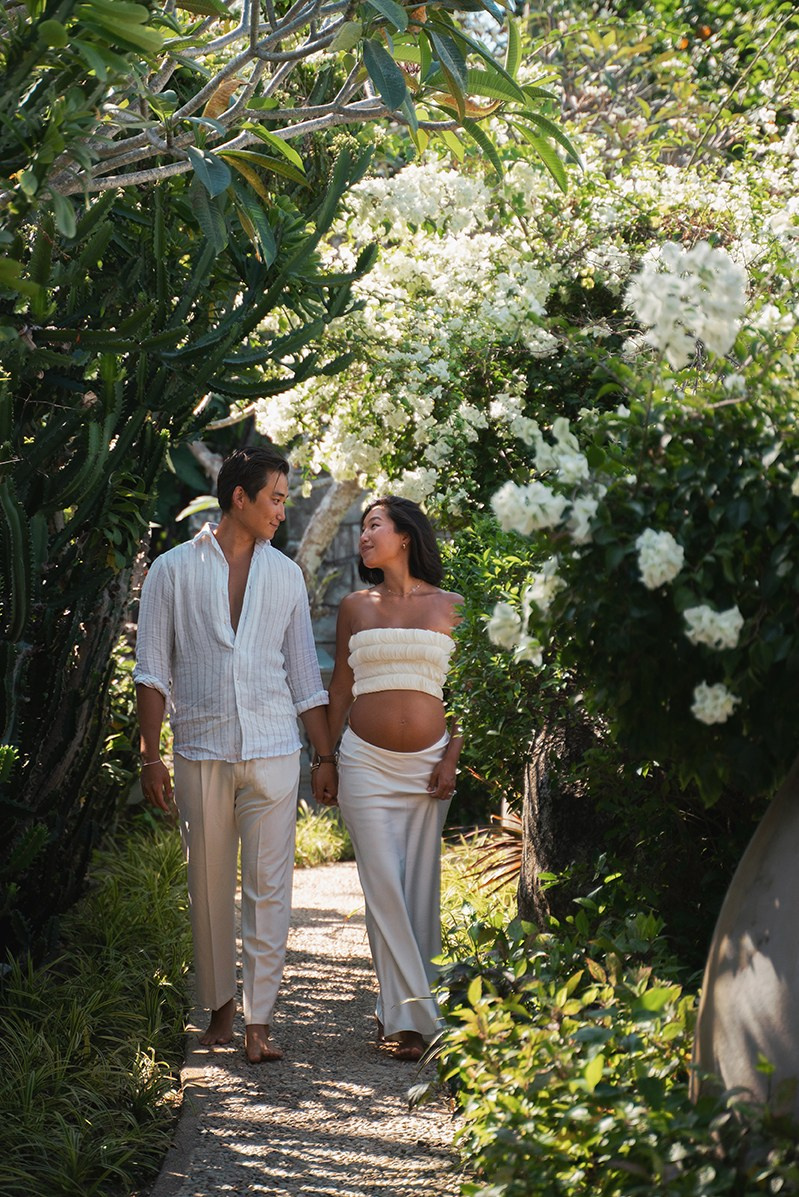 Photographer in Hoi An — Veronika Guzenko. Natural photoshoots for couples, families and solo travelers. Book your shoot today