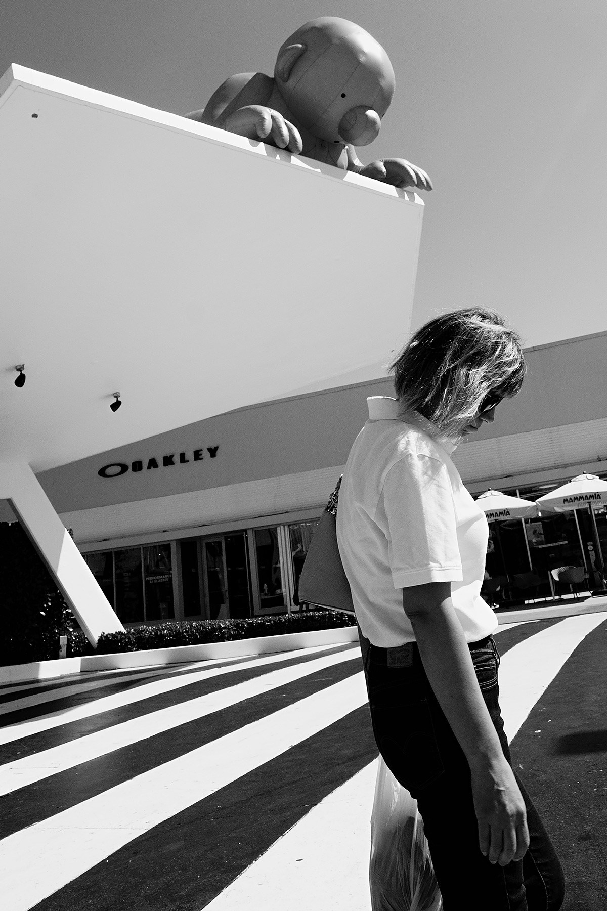 Miami Street Photography — Black & White Vertical Experiment with Light, Contrast & Structure, Breaking NYC Shooting Style. Emin Kuliyev — Award-Winning Wedding Photojournalist NYC & USA | Best Wedding Photographer Known for Candid, Timeless Moments