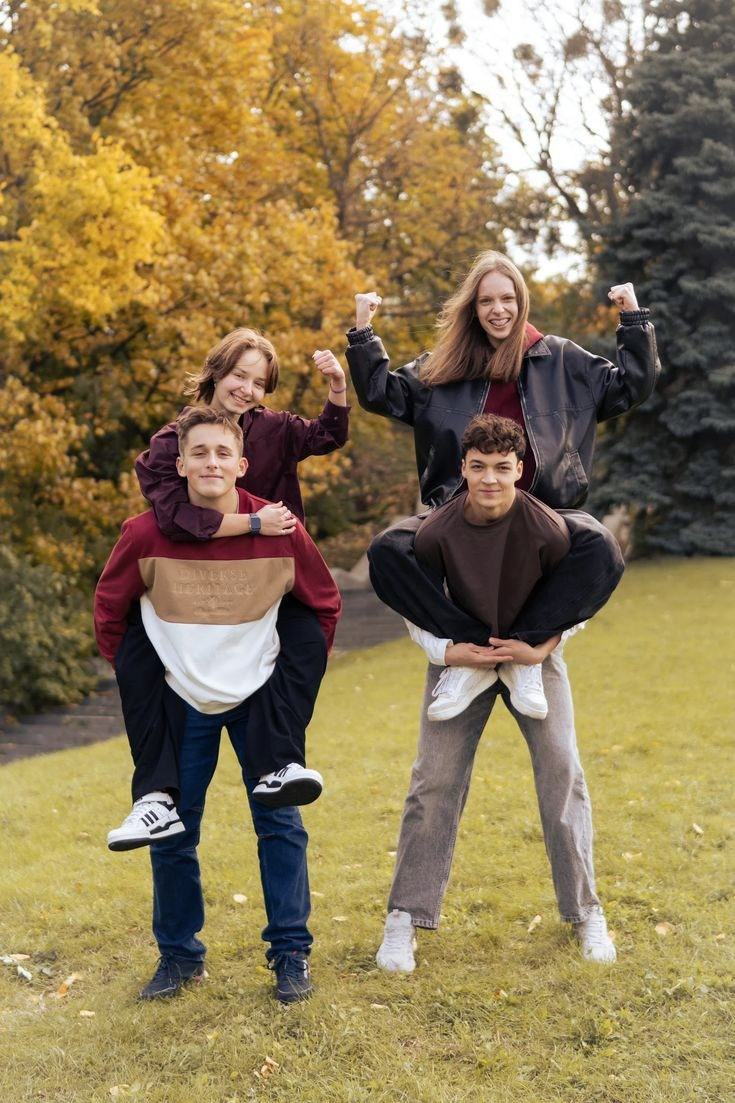 poze grup liceu Moldovaгрупповое фото лицей Молдоваfoto clasă Chișinăuфото класса Кишиневpoze colegi absolvireвыпускной класс фотоalbum grup școlar Moldovaгрупповой альбом Молдоваpoze promoție liceu