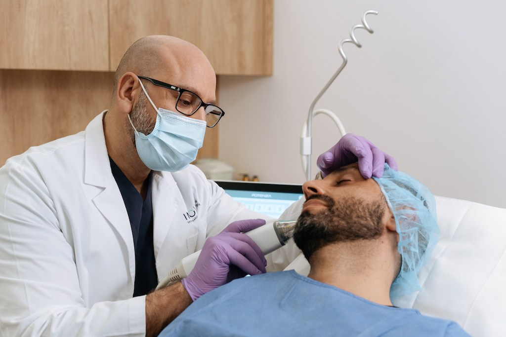 Фотосъёмка для частной клиники в Москве | Портреты врачей и рабочих процессов. Портретный фотограф в Москве — личные и бизнес-задачи | Денис Карелов