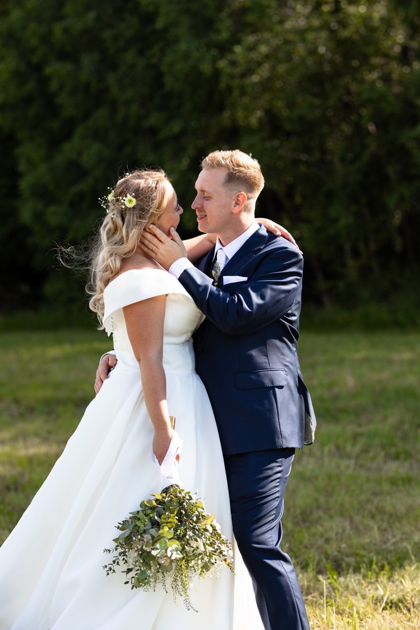 Svatební tým — svatební fotograf a kameraman. Dana Lišková — Empatická fotografka | Introspektivní umělkyně | Neurodivergentní koučka| Zakladatelka Artepy.cz