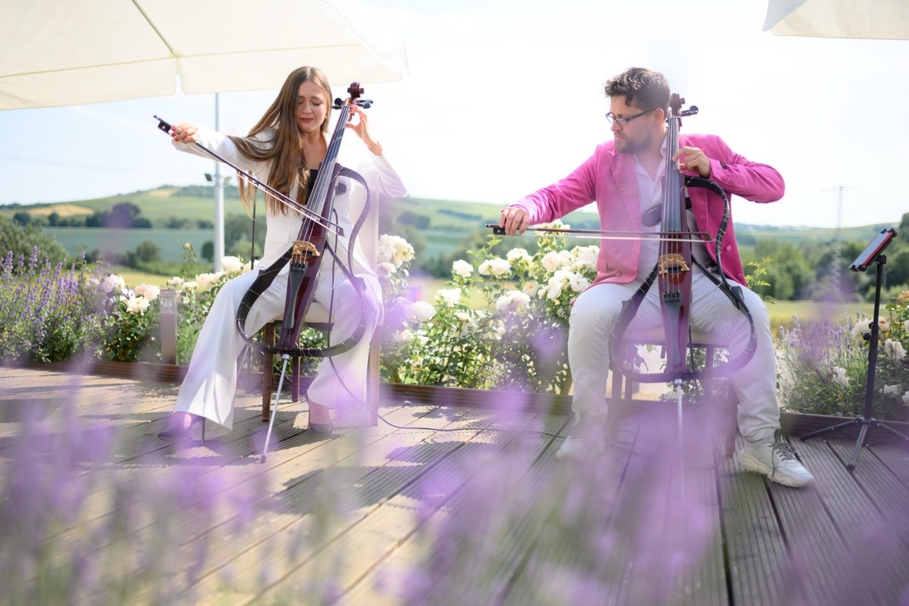 Acoustic & LED Cello Show GrandCelliDuo