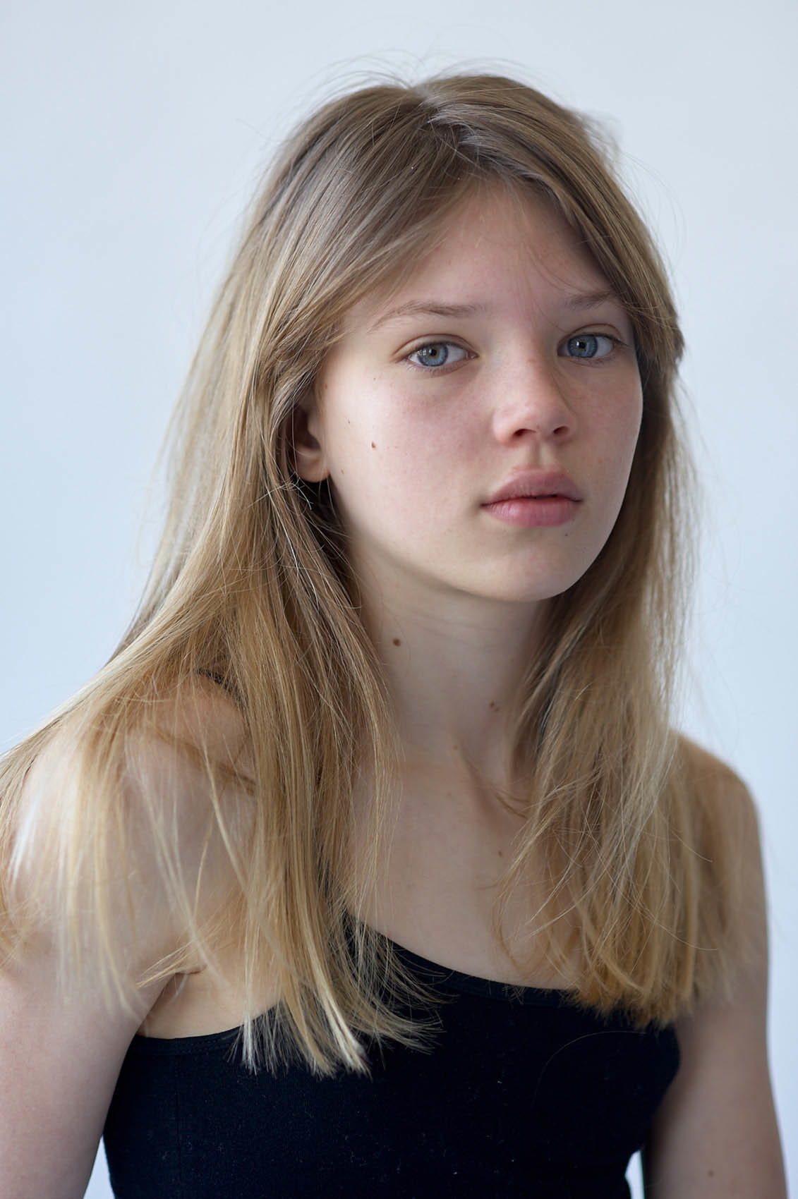 Portretfoto van een meisje man voor modellen portfolio fotograaf Victoria Ushkanova