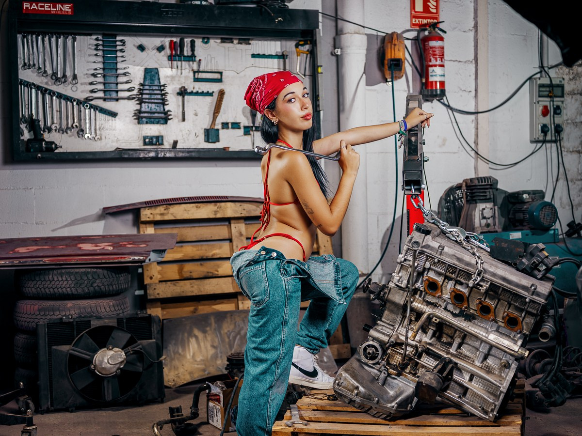 Aquí no se arreglan coches, se resucitan leyendas…