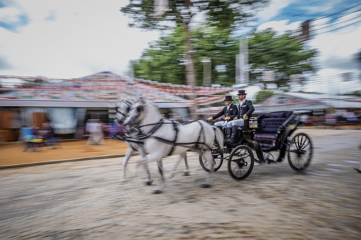 🌸 Feria de Abril 2025: un universo de luz, arte y raíces