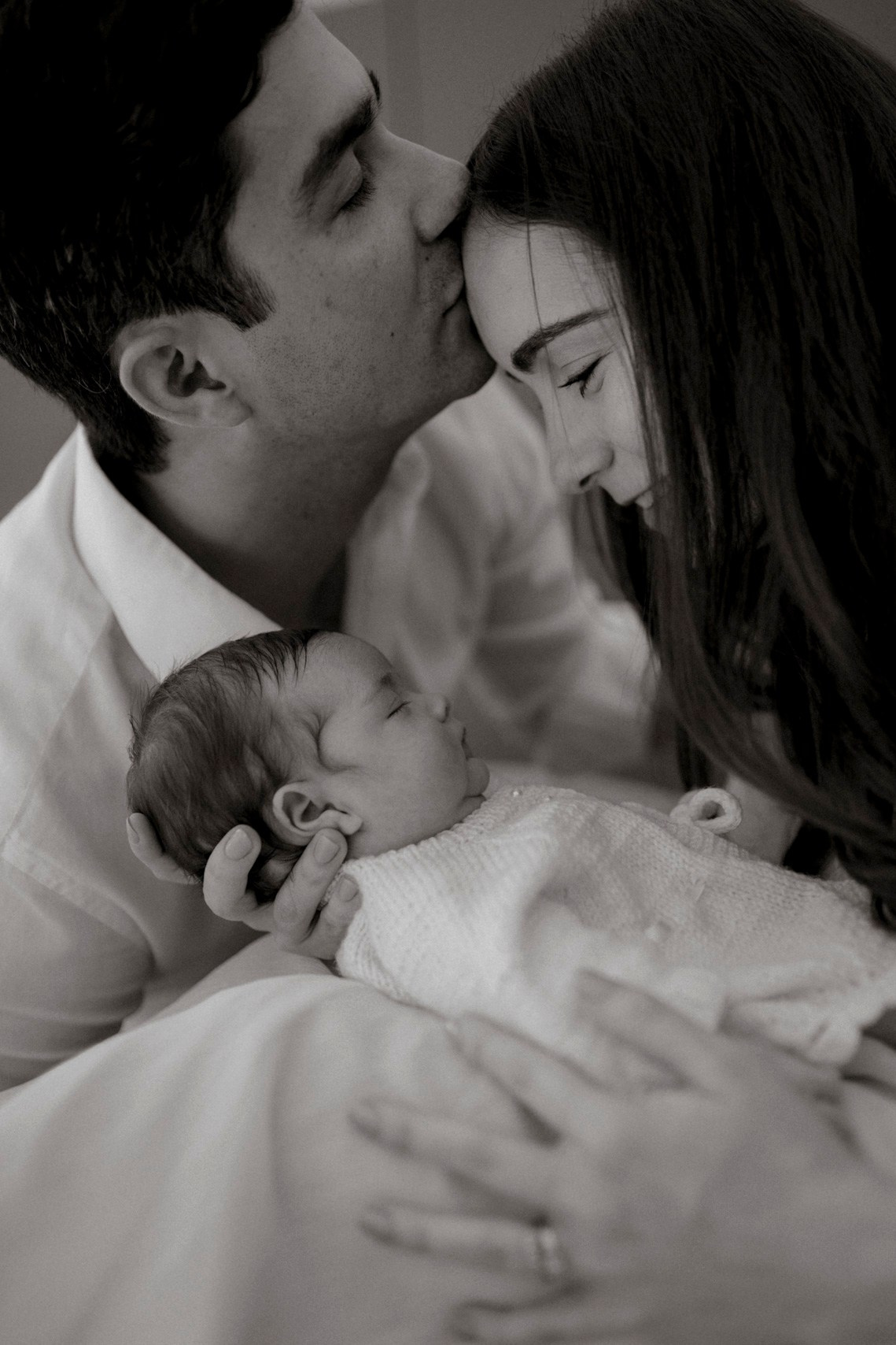 Polina Sobol — family & documentary photographer in Bern. Outdoor & urban photo sessions for families, kids and couples