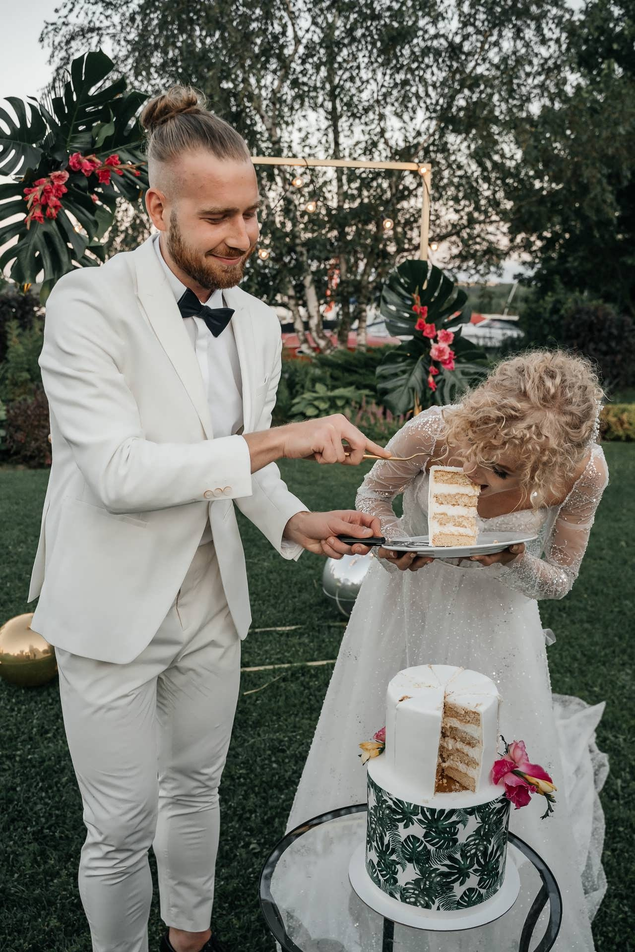 Waterloo wedding photography timeless candid photo Hannah and Nikita.