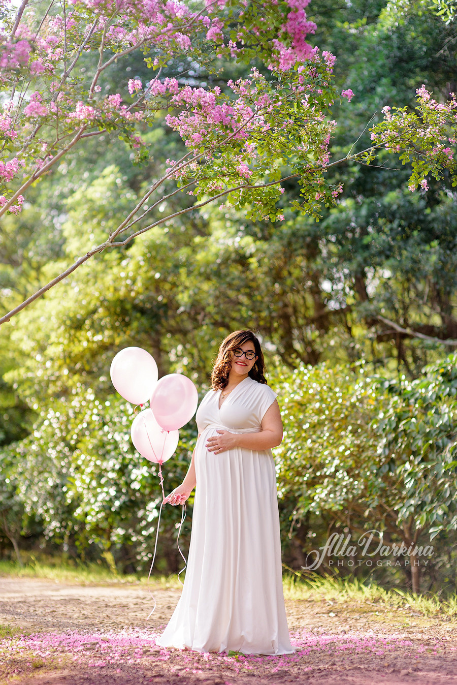 Professional maternity photographer in Sydney. Newborn and family photographer. Hills District. Sydney