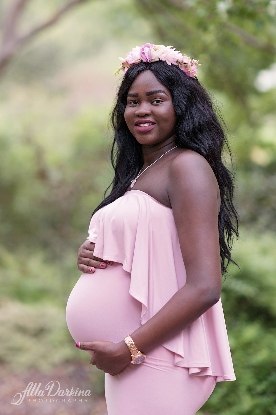 Professional maternity photographer in Sydney. Newborn and family photographer. Hills District. Sydney