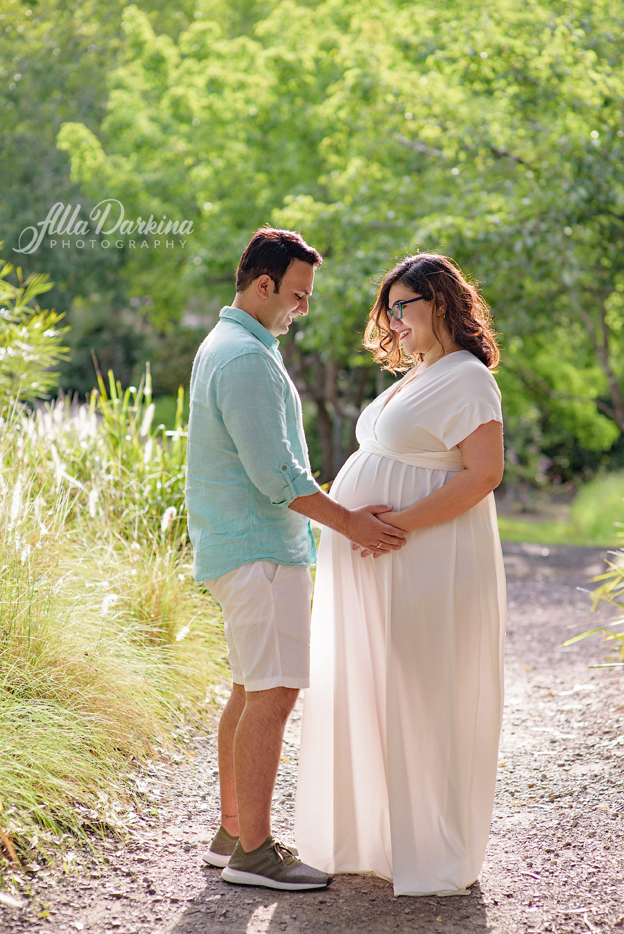 Professional maternity photographer in Sydney. Newborn and family photographer. Hills District. Sydney