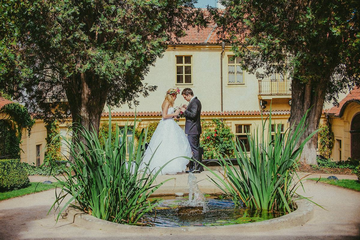 Michelle & Dan — Designer Vrtba Garden Wedding Photography, Prague