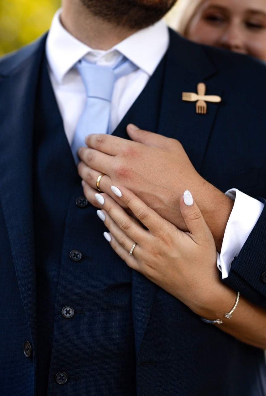 Svatební tým — svatební fotograf a kameraman. Dana Lišková — Empatická fotografka | Introspektivní umělkyně | Neurodivergentní koučka| Zakladatelka Artepy.cz