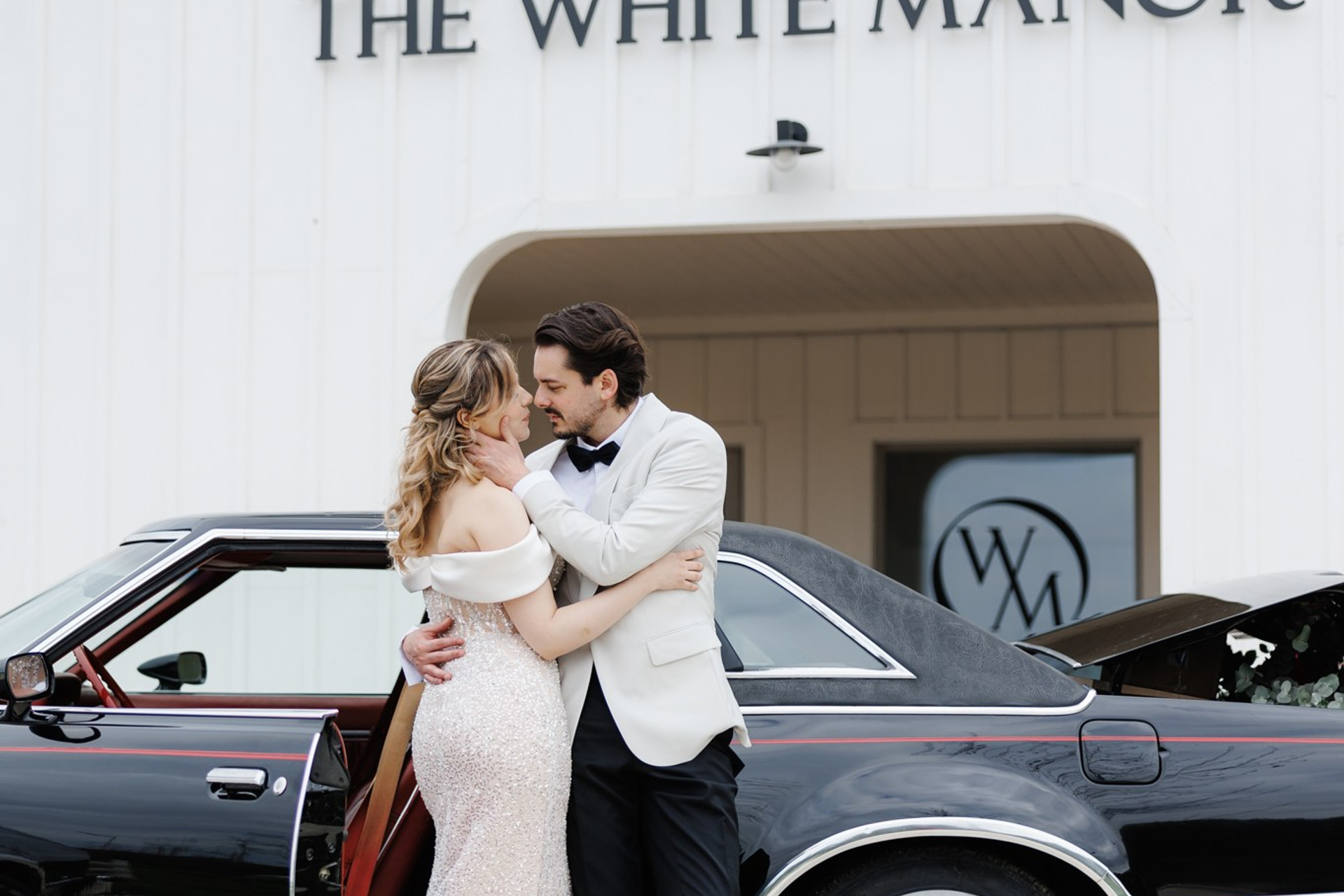 COSTUME DE MIRE - MAGAZINE POPULARE IN BUCURESTI (INSTAGRAM SI SHOWROOM). Wedding Photographer in Bucharest — Manu Ivanciu | Baptism photographer