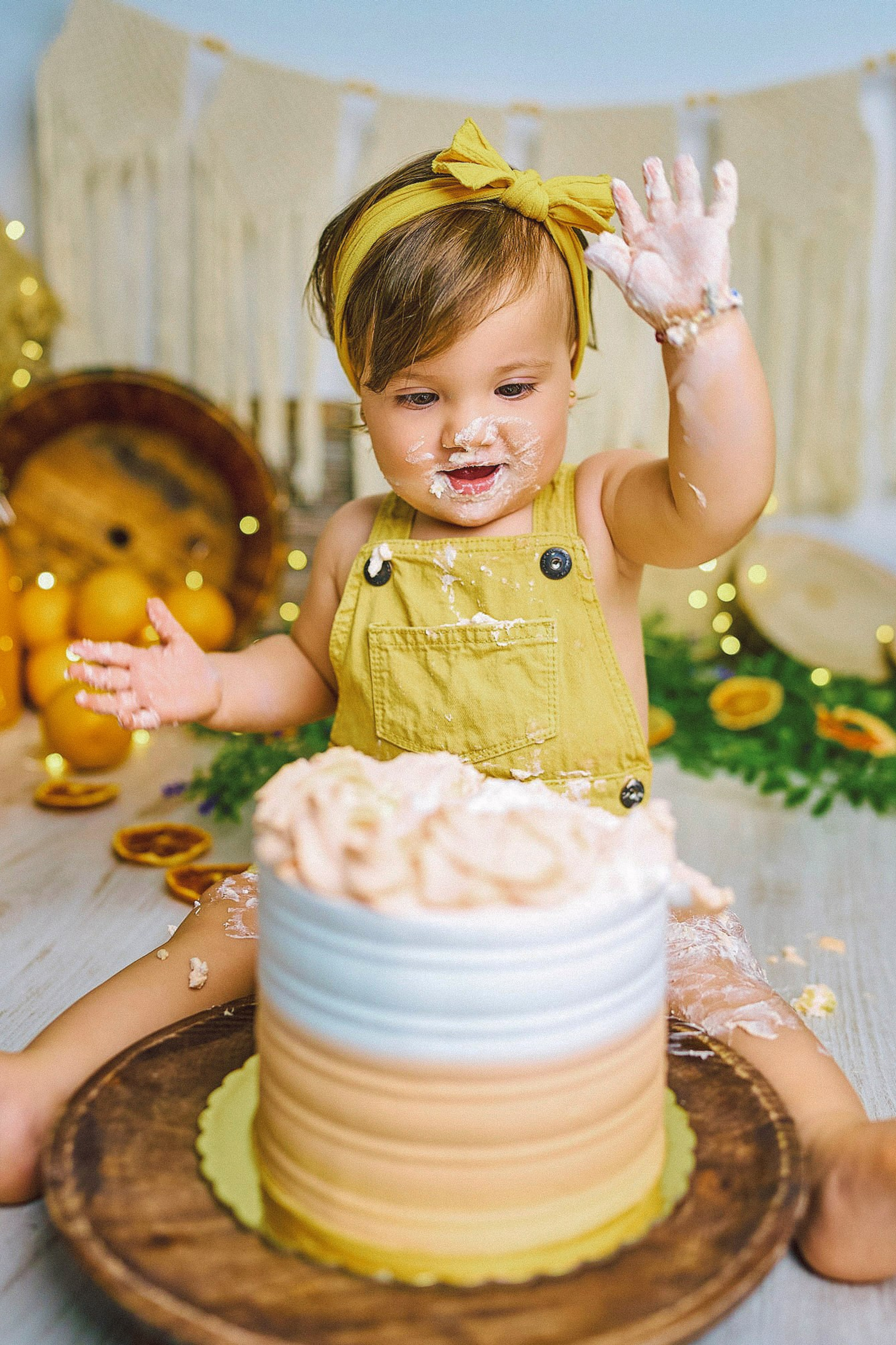 Bebe destrozando tarta